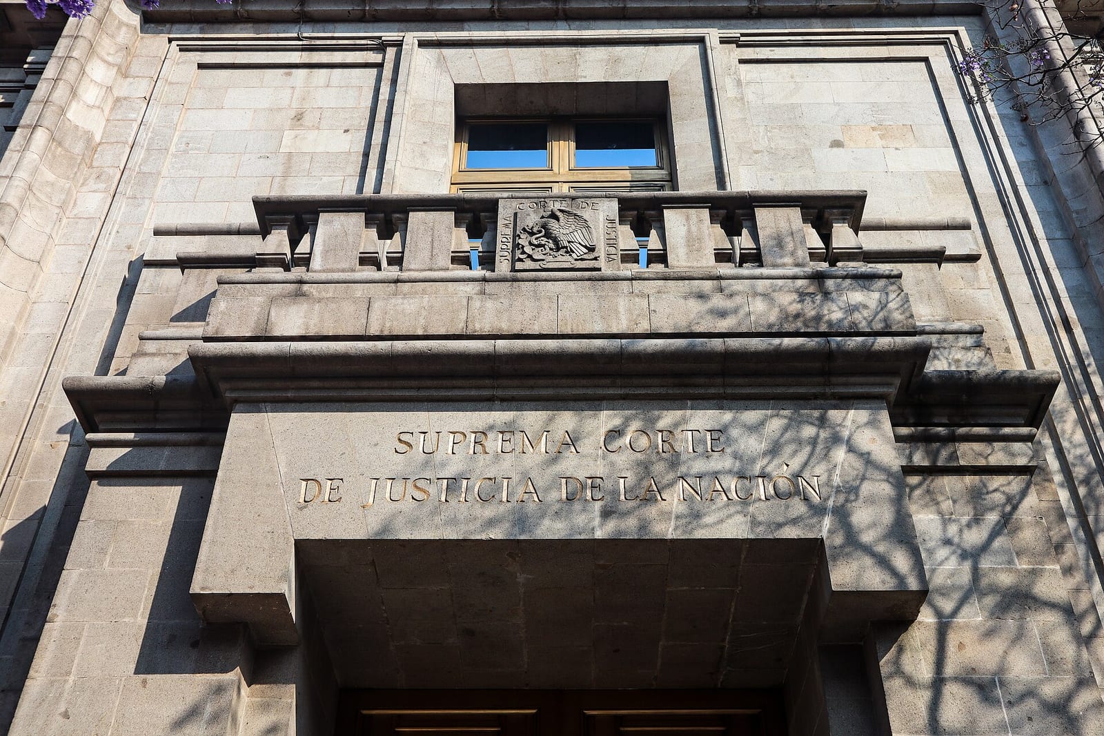 Suprema Corte de Justicia de la Nación binasının taş cephesi